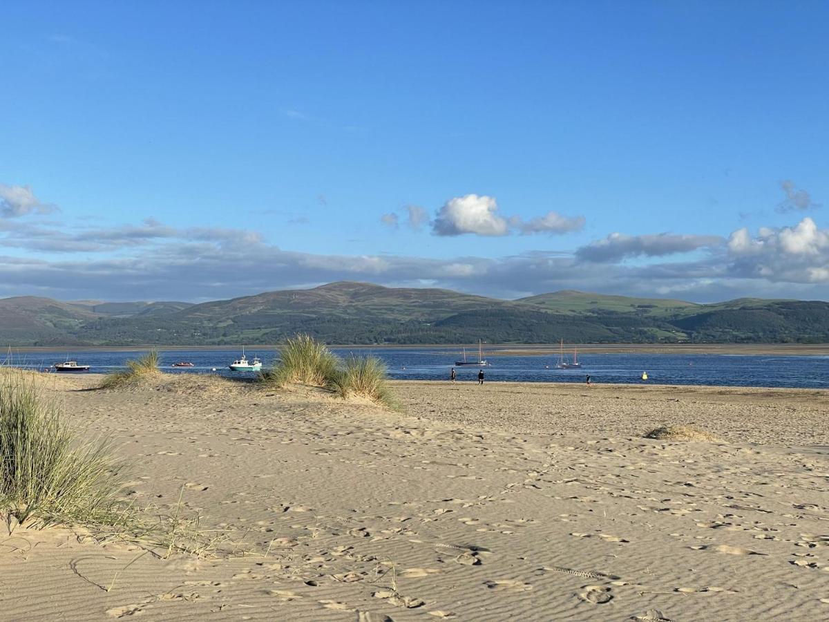 Beautiful Aberdovey Seafront Apartment 2 Aberdyfi Eksteriør billede